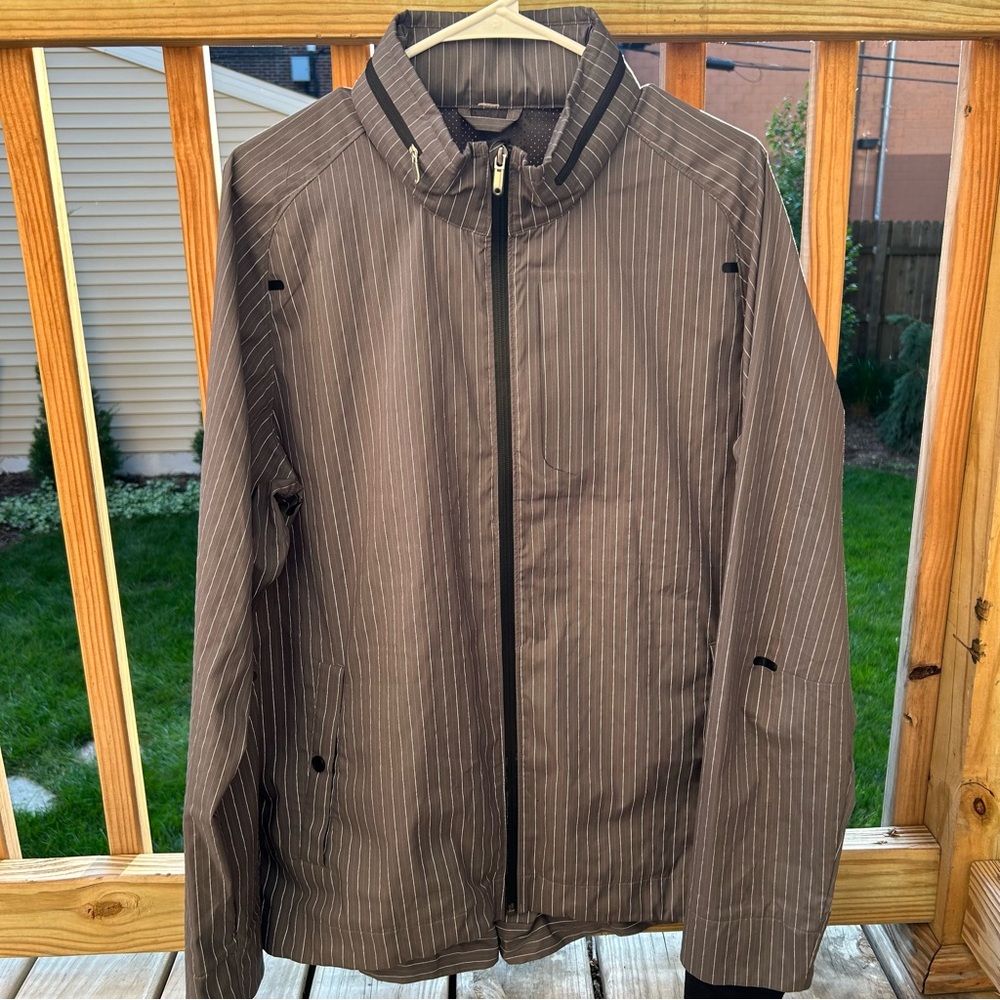 Lululemon Men’s lightweight jacket